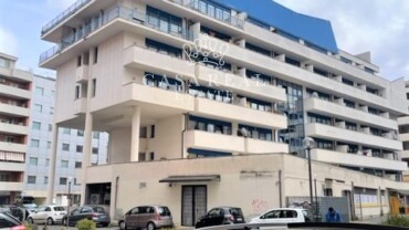Fonte Laurentina posti auto